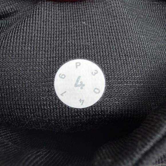 Lululemon P30416 Cropped Black Athletic Pants Mesh Detail on back size 4‎ - Picture 6 of 13